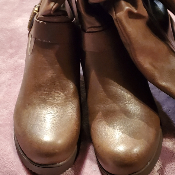 Boots - Picture 2 of 10